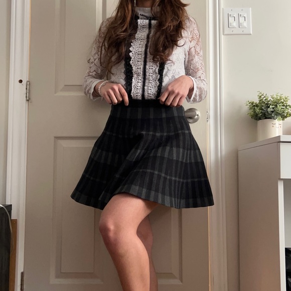 Korean Style Black Skirt - Picture 2 of 4